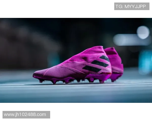 足球明星们的亮色鞋子展示时尚与活力的完美结合