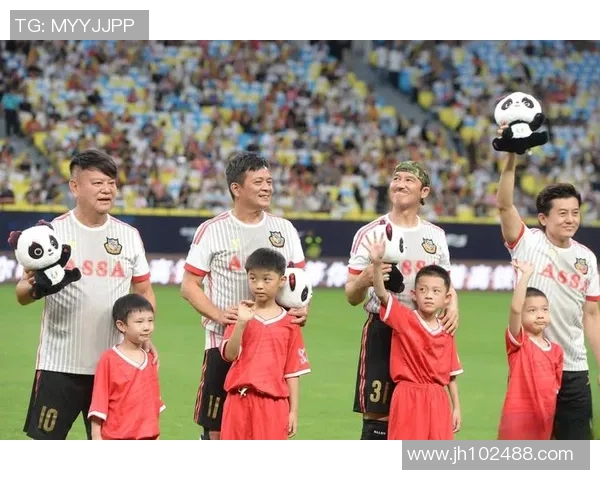 足球明星化身路人挑战真实生活体验引发热议