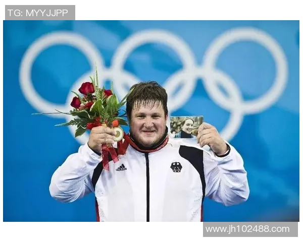 足球明星退役后生活的真实瞬间与感人故事分享