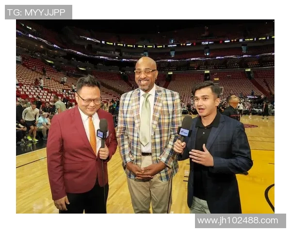 足球明星化身德鲁老人展现不一样的风采与魅力